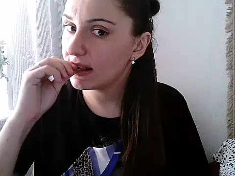 Snapshot of Yuliia30 chatting on December 18, 11:27 am Yuliia30 online show from December 18, 11:27 am