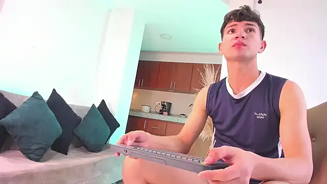 Snapshot of orlando_yate chatting on February 23, 9:48 pm orlando yate online show from February 23, 9:48 pm