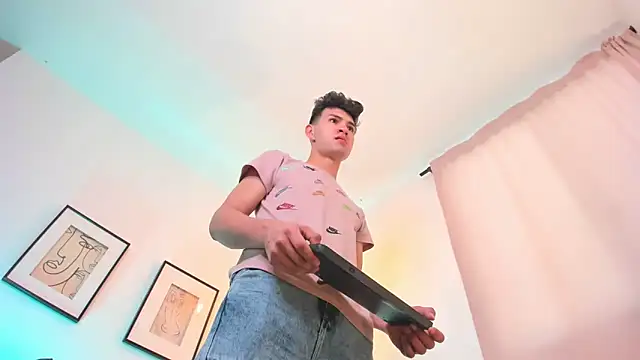 Snapshot of orlando_yate chatting on February 24, 7:09 pm orlando yate online show from February 24, 7:09 pm