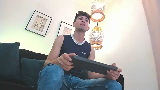 Snapshot of orlando_yate chatting on February 27, 12:21 am orlando yate online show from February 27, 12:21 am