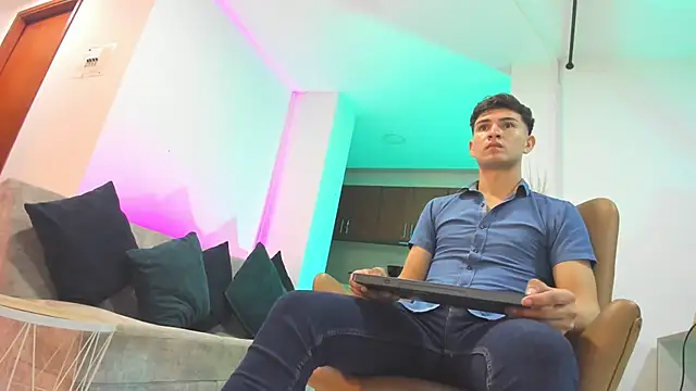 Snapshot of orlando_yate chatting on March 3, 1:42 am orlando yate online show from March 3, 1:42 am