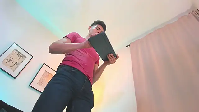 Snapshot of orlando_yate chatting on March 6, 3:35 am orlando yate online show from March 6, 3:35 am