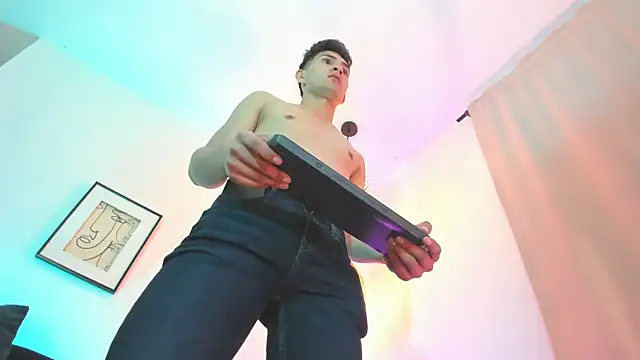 Snapshot of orlando_yate chatting on March 8, 12:11 am orlando yate online show from March 8, 12:11 am