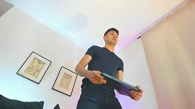 Snapshot of orlando_yate chatting on March 15, 10:11 pm orlando yate online show from March 15, 10:11 pm