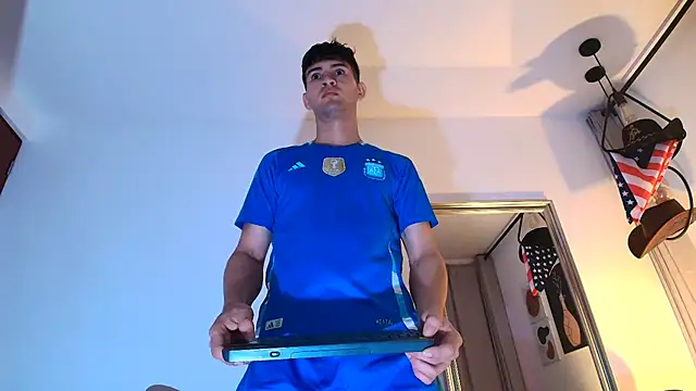 Snapshot of orlando_yate chatting on September 9, 2:44 am orlando yate online show from September 9, 2:44 am