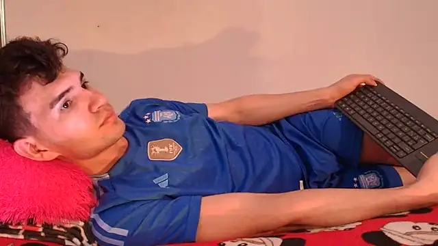 Snapshot of orlando_yate chatting on October 28, 2:04 am orlando yate online show from October 28, 2:04 am