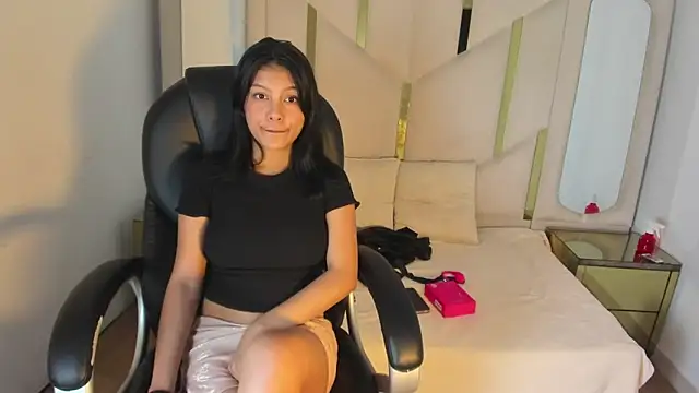 Salmaportman69 online show from March 12, 9:32 pm