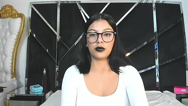 Salmaportman69 online show from March 18, 6:55 pm