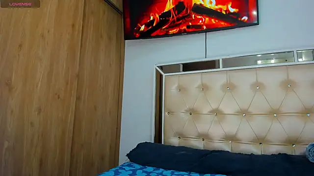 Snapshot of Sexyhot_cat chatting on December 20, 1:12 am Sexyhot cat online show from December 20, 1:12 am