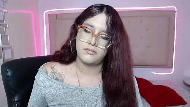 Snapshot of kathepickmanx chatting on October 31, 4:02 am kathepickmanx online show from October 31, 4:02 am