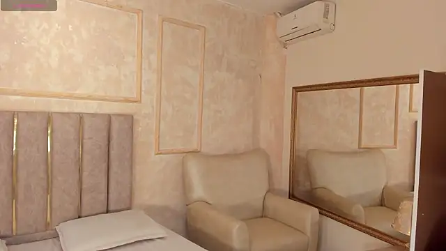 Snapshot of LilaBeily chatting on February 6, 8:34 pm LilaBeily online show from February 6, 8:34 pm