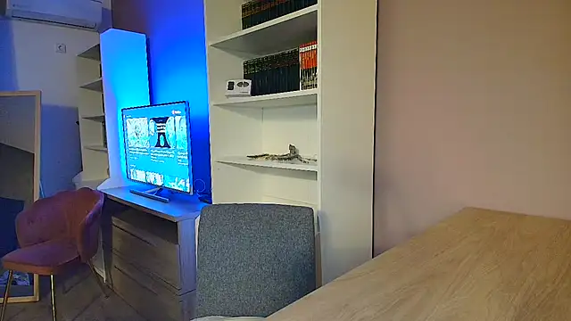 VixenVibesX online show from February 3, 5:03 pm