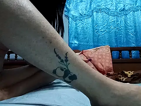 Snapshot of Zuzell_Sweet chatting on February 9, 4:57 am Zuzell Sweet online show from February 9, 4:57 am