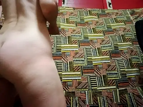 Snapshot of Zuzell_Sweet chatting on October 28, 2:15 am Zuzell Sweet online show from October 28, 2:15 am