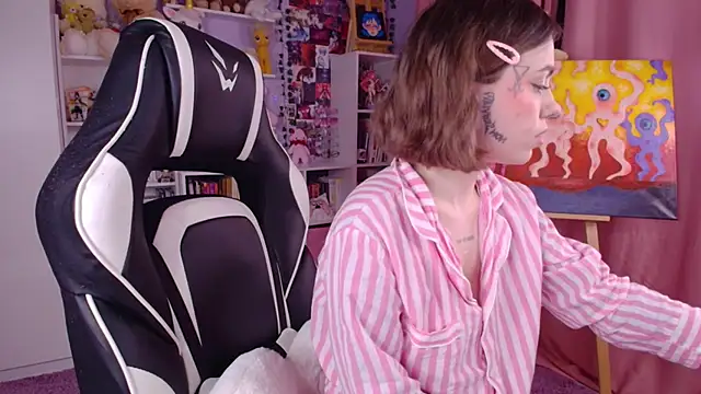 Snapshot of Catharsisi chatting on January 19, 5:18 pm Catharsisi online show from January 19, 5:18 pm