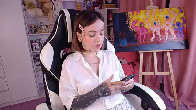 Snapshot of Catharsisi chatting on February 3, 5:14 pm Catharsisi online show from February 3, 5:14 pm