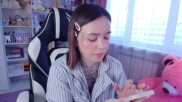 Snapshot of Catharsisi chatting on March 7, 3:18 pm Catharsisi online show from March 7, 3:18 pm