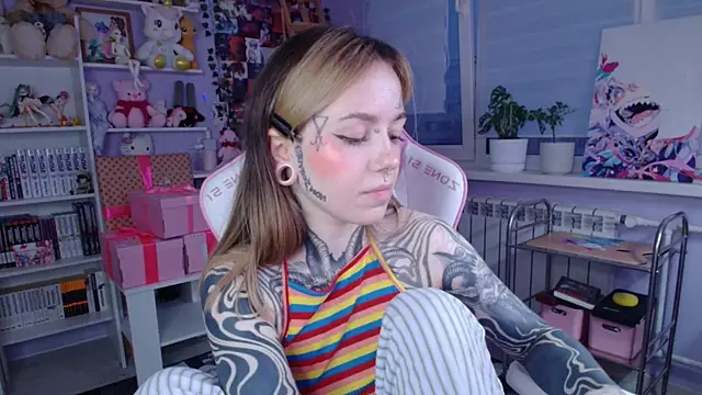 Snapshot of Catharsisi chatting on November 1, 2:08 pm Catharsisi online show from November 1, 2:08 pm