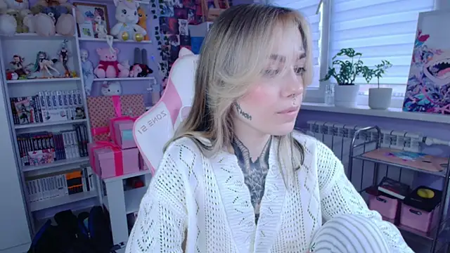 Snapshot of Catharsisi chatting on November 9, 12:14 pm Catharsisi online show from November 9, 12:14 pm