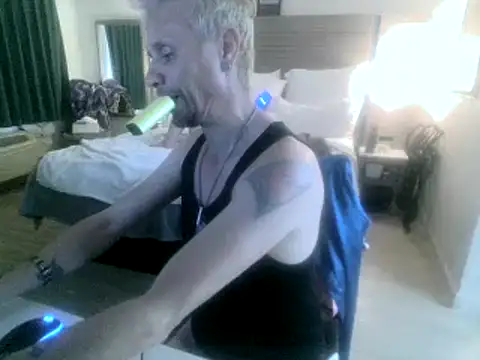 AQuickPhyx online show from February 3, 10:00 pm