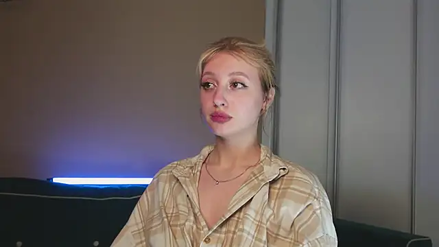 Snapshot of milasmiu chatting on January 19, 10:17 pm milasmiu online show from January 19, 10:17 pm