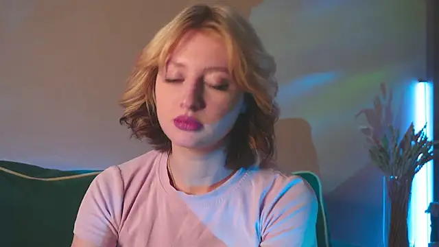 Snapshot of milasmiu chatting on February 5, 3:09 pm milasmiu online show from February 5, 3:09 pm