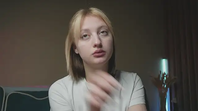 Snapshot of milasmiu chatting on February 11, 3:08 pm milasmiu online show from February 11, 3:08 pm