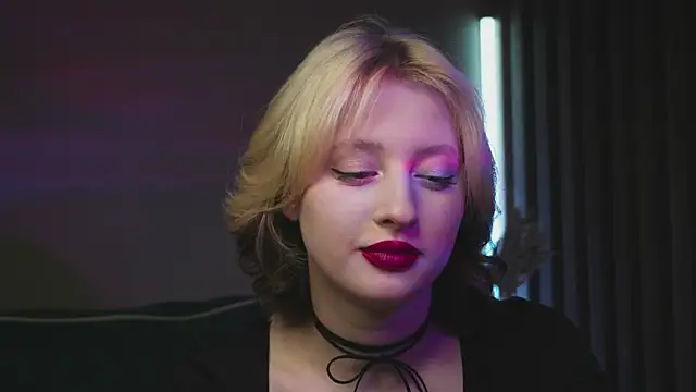 Snapshot of milasmiu chatting on February 17, 6:15 pm milasmiu online show from February 17, 6:15 pm