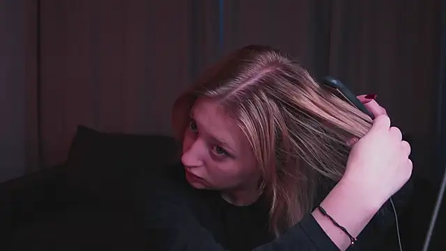 Snapshot of milasmiu chatting on November 27, 4:03 am milasmiu online show from November 27, 4:03 am