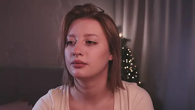 Snapshot of milasmiu chatting on December 19, 7:48 am milasmiu online show from December 19, 7:48 am