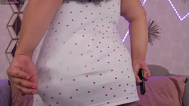 Snapshot of BustyEva_ chatting on September 19, 3:30 am BustyEva online show from September 19, 3:30 am