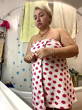 Snapshot of Viki100paradise chatting on September 22, 1:18 am Viki100paradise online show from September 22, 1:18 am