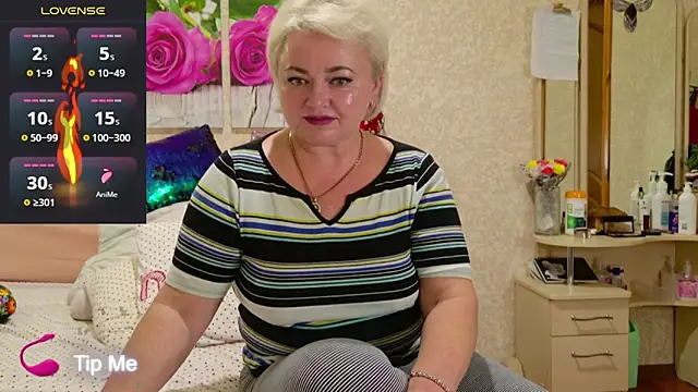 Snapshot of Viki100paradise chatting on October 15, 1:33 pm Viki100paradise online show from October 15, 1:33 pm