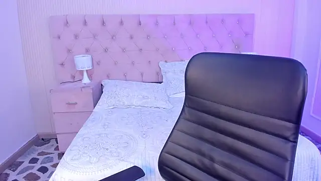 Snapshot of BellaaStorm chatting on November 11, 8:42 pm BellaaStorm online show from November 11, 8:42 pm