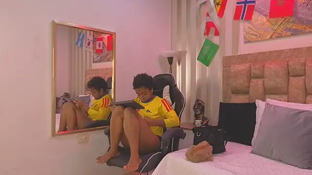 avis lara online show from June 17, 7:37 pm