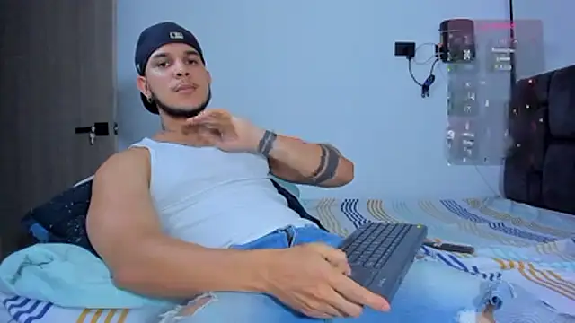 austinoficial online show from March 8, 2:04 am