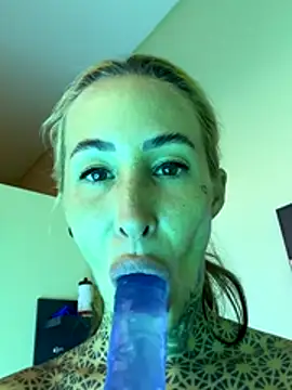 Black sweet Rose online show from December 22, 11:40 am