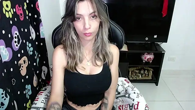 Snapshot of Princezzlove3 chatting on January 15, 10:13 pm Princezzlove3 online show from January 15, 10:13 pm