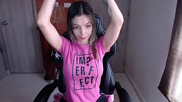 Snapshot of Princezzlove3 chatting on January 30, 1:53 pm Princezzlove3 online show from January 30, 1:53 pm