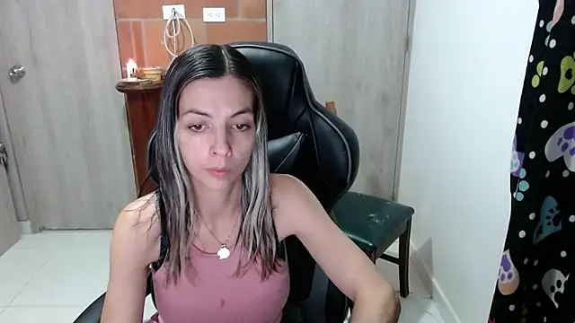 Snapshot of Princezzlove3 chatting on January 31, 2:48 am Princezzlove3 online show from January 31, 2:48 am