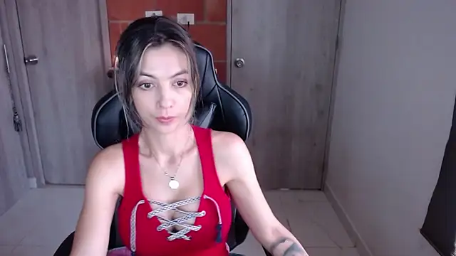 Snapshot of Princezzlove3 chatting on February 1, 2:34 pm Princezzlove3 online show from February 1, 2:34 pm