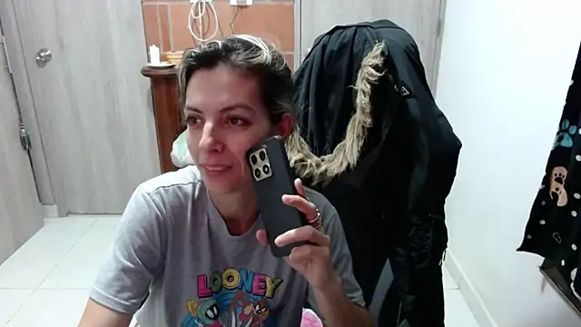 Snapshot of Princezzlove3 chatting on February 12, 12:37 am Princezzlove3 online show from February 12, 12:37 am