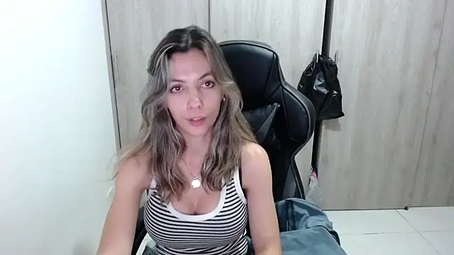 Snapshot of Princezzlove3 chatting on February 15, 2:58 am Princezzlove3 online show from February 15, 2:58 am