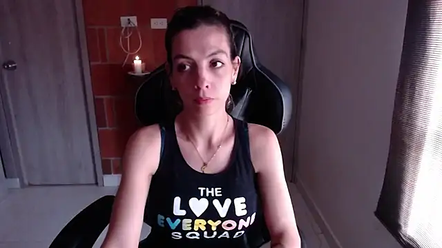 Snapshot of Princezzlove3 chatting on March 1, 5:49 pm Princezzlove3 online show from March 1, 5:49 pm