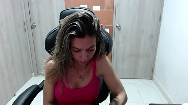 Snapshot of Princezzlove3 chatting on March 4, 12:18 am Princezzlove3 online show from March 4, 12:18 am