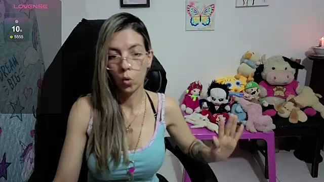 Snapshot of Princezzlove3 chatting on September 17, 11:39 pm Princezzlove3 online show from September 17, 11:39 pm