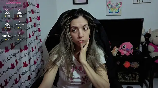 Snapshot of Princezzlove3 chatting on October 4, 12:30 am Princezzlove3 online show from October 4, 12:30 am