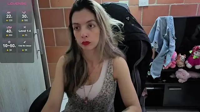 Snapshot of Princezzlove3 chatting on October 8, 8:39 pm Princezzlove3 online show from October 8, 8:39 pm