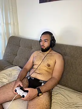 Snapshot of arturguy00 chatting on February 5, 9:30 pm arturguy00 online show from February 5, 9:30 pm