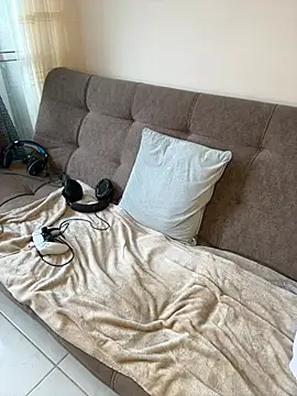 Snapshot of arturguy00 chatting on February 6, 9:29 pm arturguy00 online show from February 6, 9:29 pm